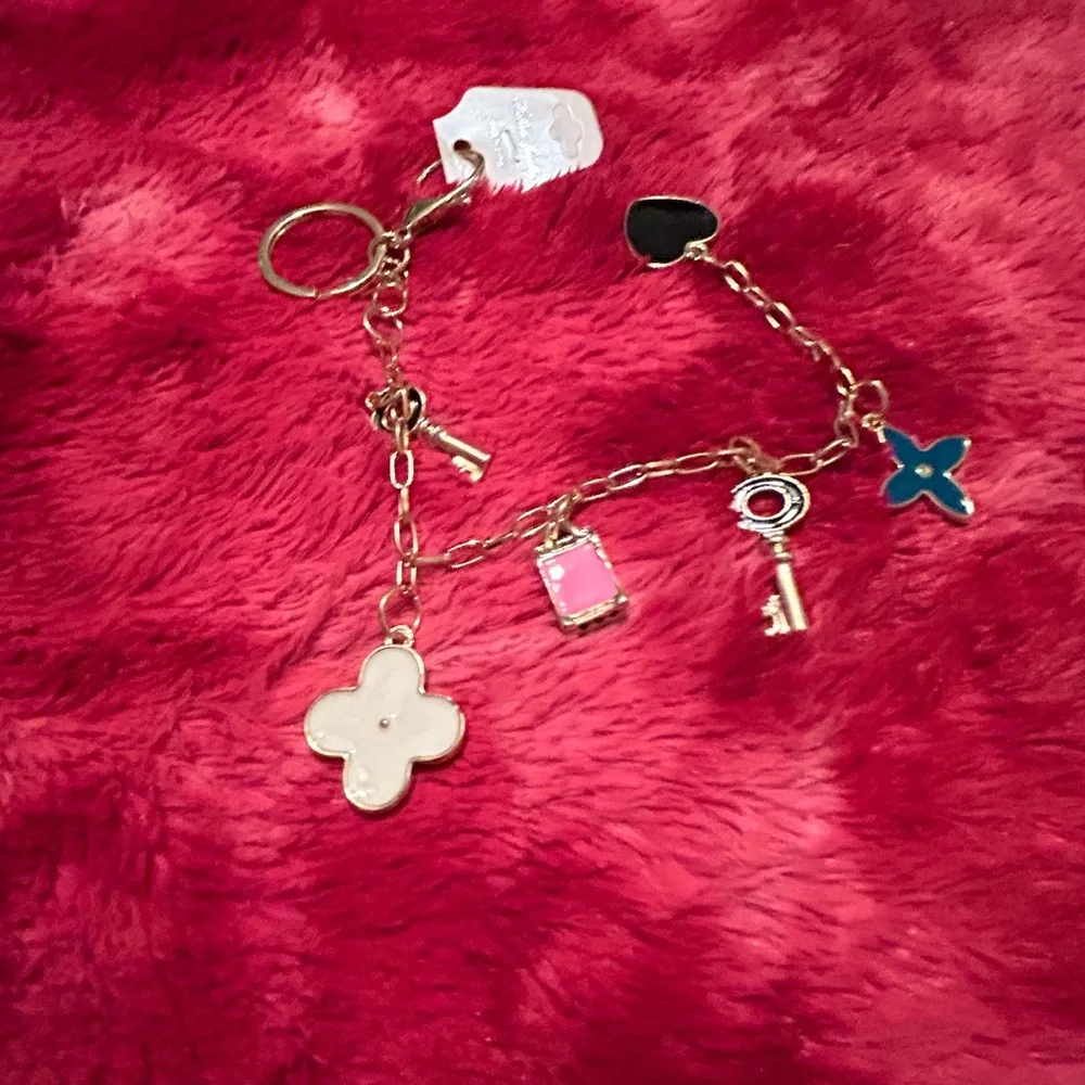 Absolutely gorgeous purse charm or keychain  bling gold brand new - Picture 3 of 4